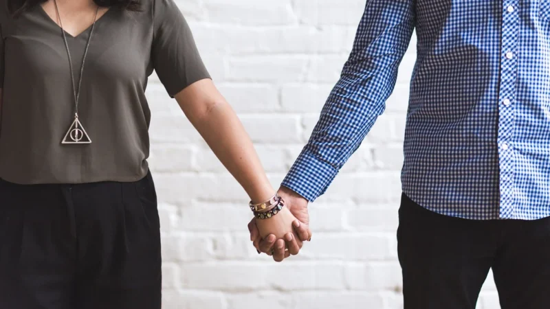 Entanglement: O perspectivă cuantică asupra conexiunilor interpersonale