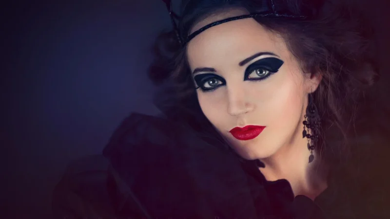 Get Glam: Holiday Makeup Tips for a Stunning Look