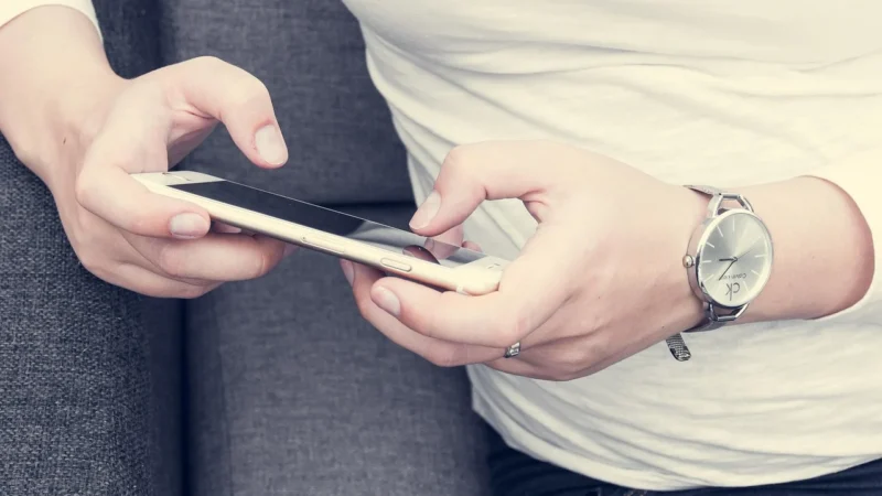 Impactul radiațiilor electromagnetice asupra sănătății în era telefoanelor mobile