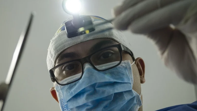 Implanty dentystyczne w Corby: Gdzie Znaleźć Klinikę Stomatologiczną w UK z Usługą Ginekologiczną?