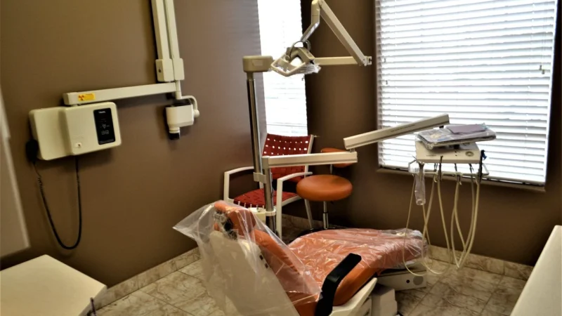 Implanty dentystyczne w UK: Najlepsze kliniki oraz ceny usług ortopedycznych