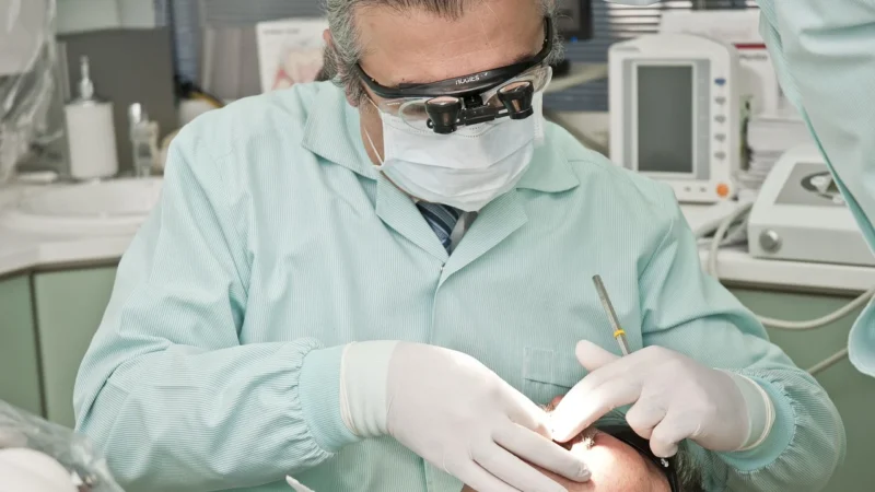 Kompleksowa opieka medyczna – od odbudowy zębów po zaawansowane badania diagnostyczne