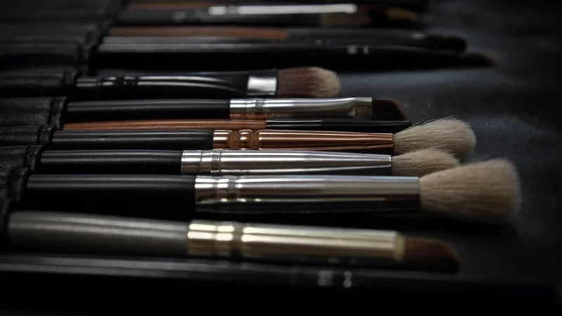 Mastering the Art of Applying Eyeshadow: Tips and Tricks for Flawless Makeup