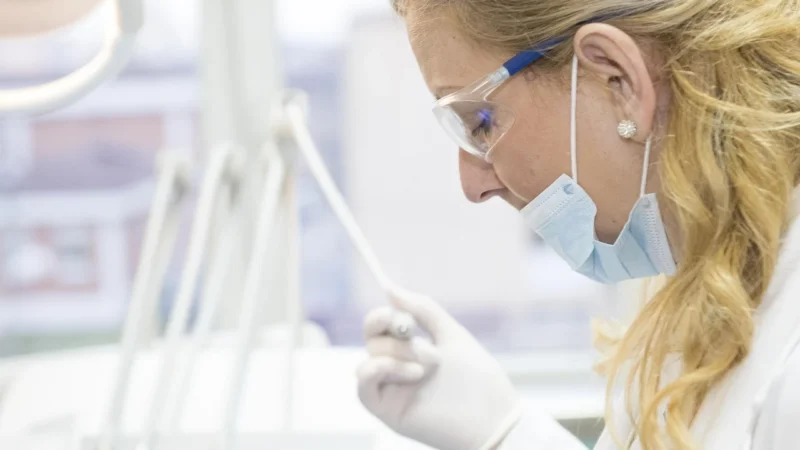 Stomatolog rumuński w Suffolk: Gdzie znaleźć najlepszą klinikę w Anglii Wschodniej?