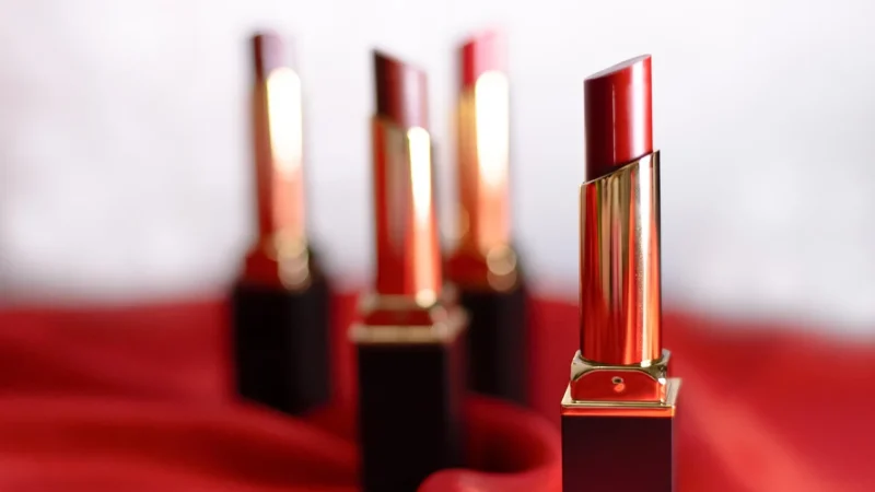 The Science Behind Long-lasting Lipstick